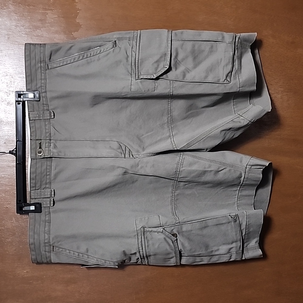 Polo by Ralph Lauren Men's Light Gray Cargo Shorts - Picture 5 of 6